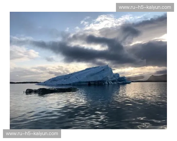 冰与火之歌:在冰岛的极北荒野与匈牙利的布达佩斯之梦间,寻找灵魂的落脚点 冰与火之歌:在冰岛的极北荒野与匈牙利的布达佩斯之梦间,寻找灵魂的落脚点